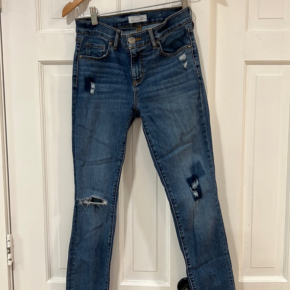 Women’s size 4 Ann Taylor Loft medium wash distressed skinny jeans
